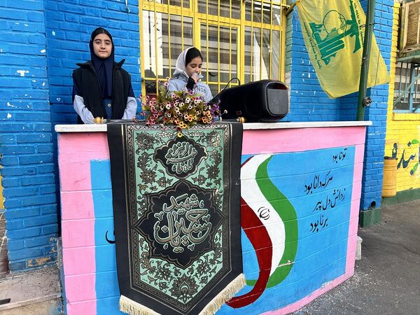 مراسم بازسازی عتبات عالیات در دبستان المهدی ناحیه 2 کرج 