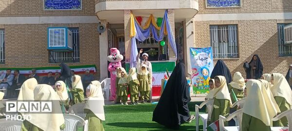 جشن شکوفه‌ها در مدرسه جهاد جعفریه قم 