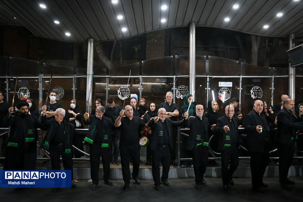 مراسم عزاداری شب تاسوعای حسینی در میدان منیریه تهران