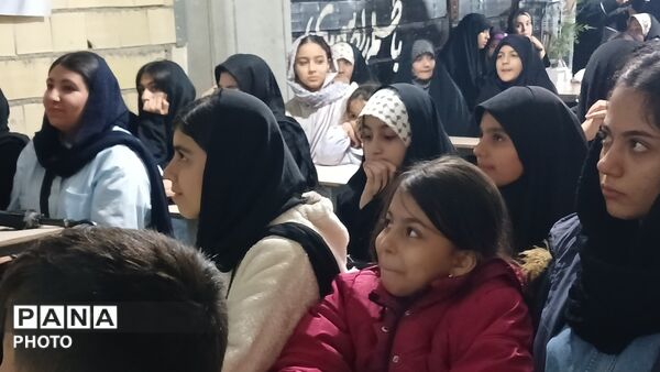 پاتوق «نوجوانان مبارز» در محمدشهر کرج  