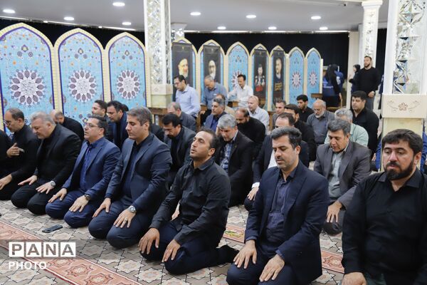 یادبود رهبر شهید در اداره‌کل آموزش و پرورش شهر تهران 