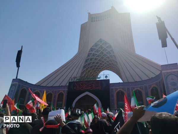 حماسه‌ میلیونی باید برخاست در بدرقه یار دیرین