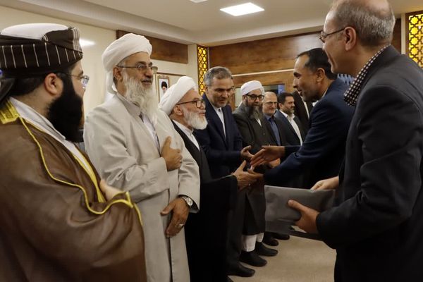 نشست وحدت علمای شیعه و اهل سنت در دانشگاه آزاد اسلامی مشهد 