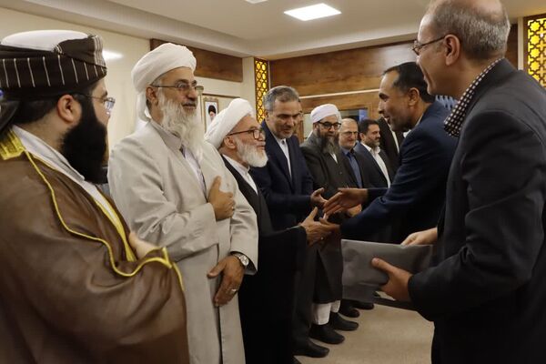 نشست وحدت علمای شیعه و اهل سنت در دانشگاه آزاد اسلامی مشهد 