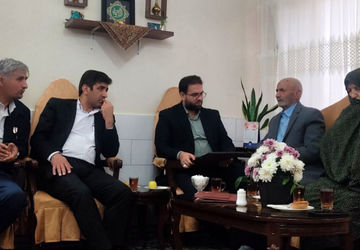 دیدار مسئولان سازمان دانش‌آموزی با خانواده شهید ابوالفضل حسینخانی 