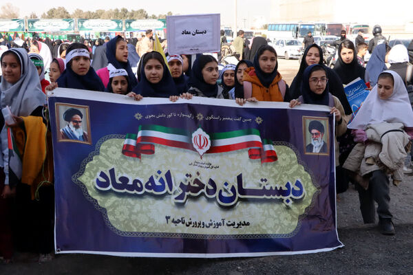 راهپیمایی روز دانش‌آموز در محمدشهر کرج 