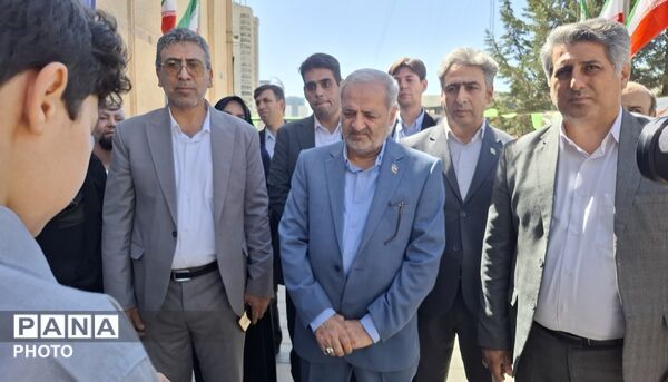 آغاز سال تحصیلی با عطر نیایش؛ طنین زنگ نماز در دبیرستان رازی منطقه ۳