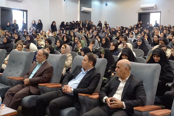 تقدیر از رتبه‌های برتر کنکور در اداره آموزش‌و‌پرورش شهرستان اسلامشهر 