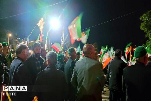 یک دنیا شاهد و مبهوت از حضور خیابانی مردم شهر بار