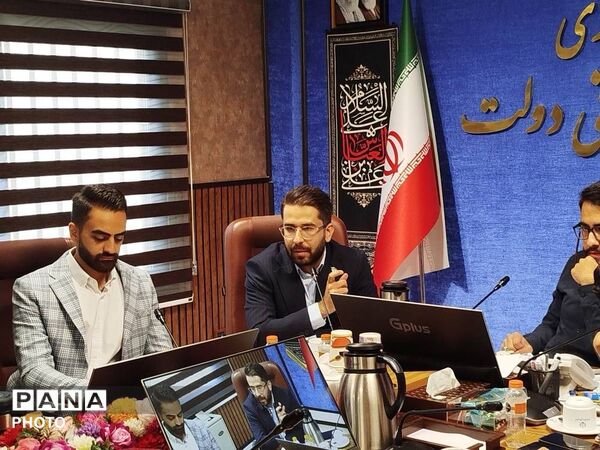 نسل زد پای بازنگری ساختار شورای مشاوران نشست