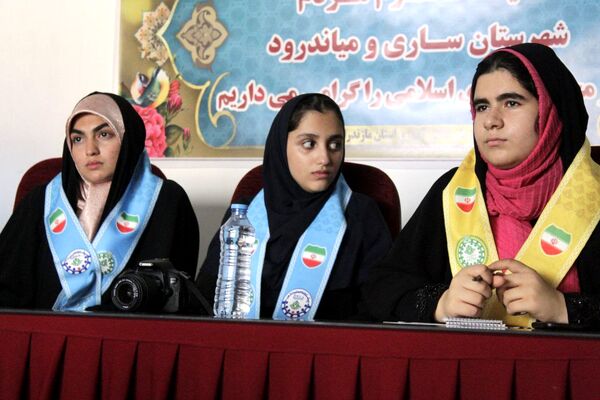 دیدار نماینده مردم ساری و میاندرود در مجلس شورای اسلامی با دانش‌آموزان مازندران