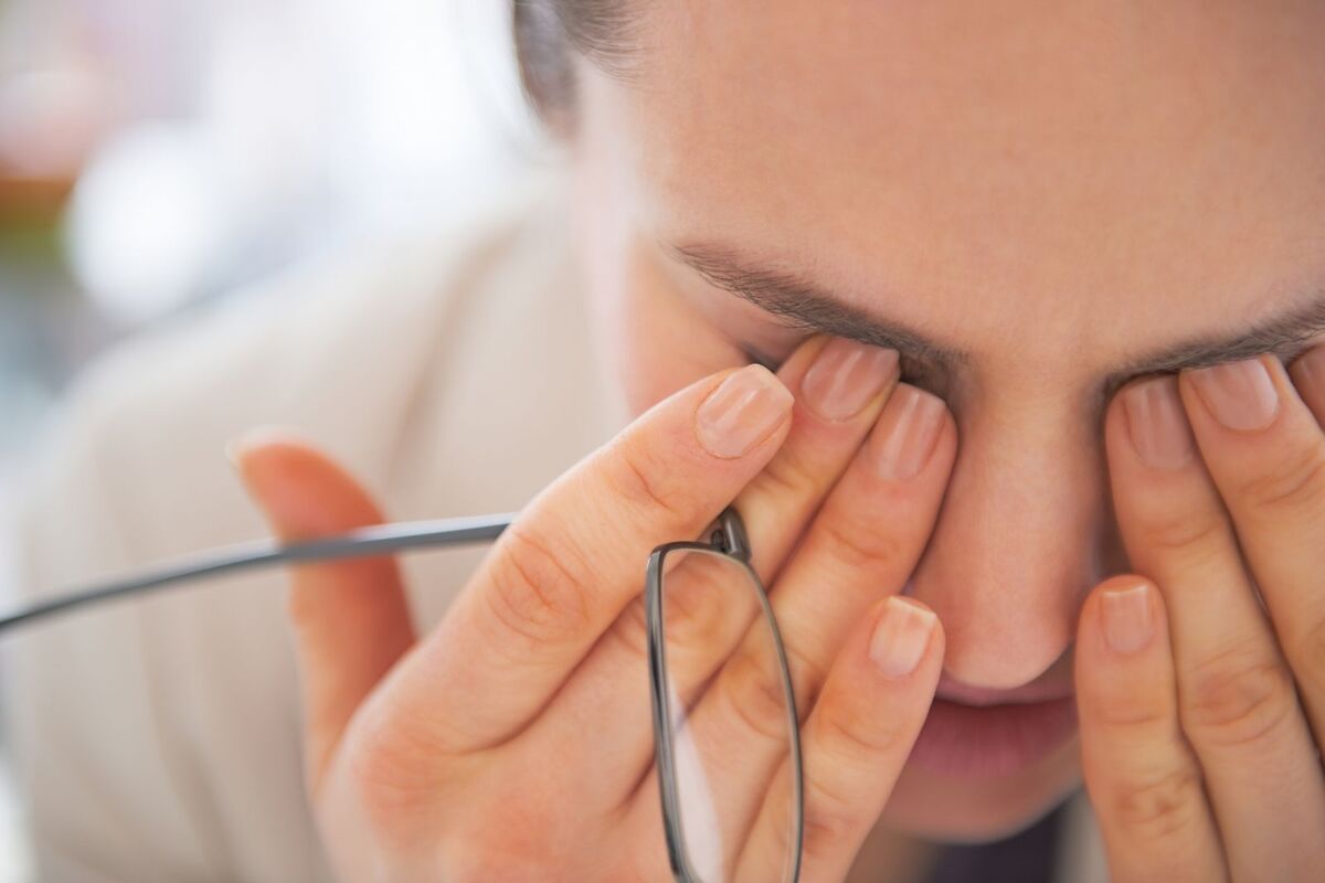 برای پیشگیری از خشکی چشم از باد مستقیم کولر فاصله بگیرید