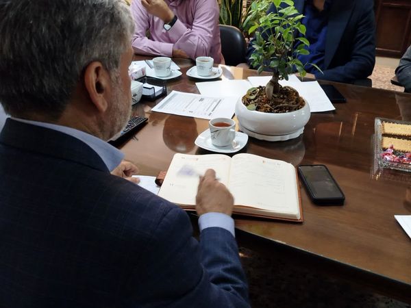 جلسه بررسی و تصمیم گیری در خصوص آزمون مجدد هدایت تحصیلی در مشهد
