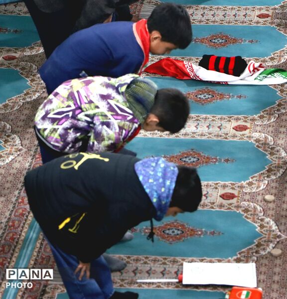 چهلمین روز شهادت دانش آموزان دبستان میناب و رهبر قائد امت 