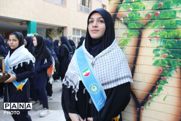 شهید گمنام مهمان دبیرستان ساره ورامین 