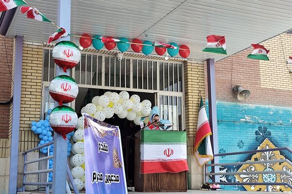 جشن شکوفه‌ها در مدرسه آیین روشن شهریار با حضور مدیریت آموزش و پرورش شهریار