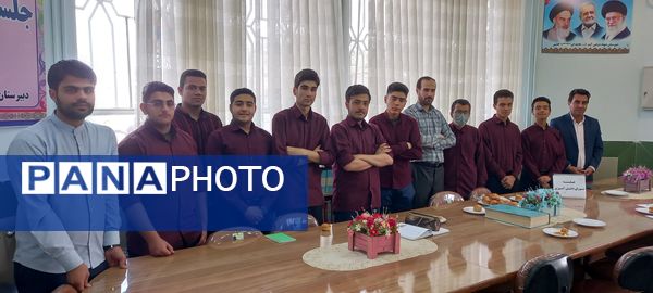 اولین نشست شورای دانش‌آموزی دبیرستان نمونه آیت الله خامنه‌ای کاشمر 