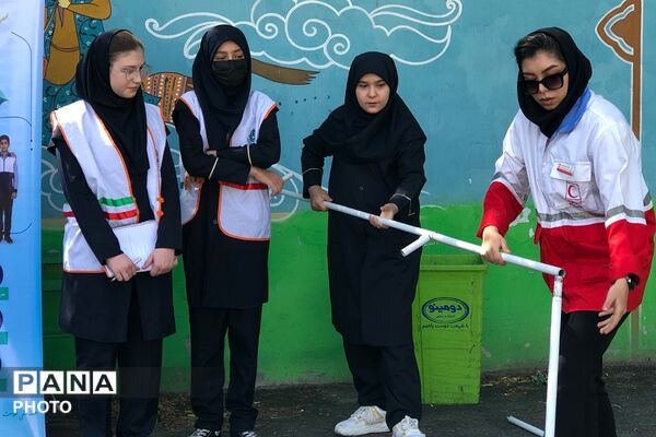 دانش‌آموزان دبیرستان پروین اعتصامی اسلامشهر با اصول امدادگری آشنا شدند
