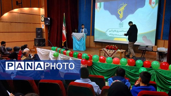 آیین بزرگداشت روز مادر با محوریت جایگاه زن در فرهنگسرای هنر نظرآباد 