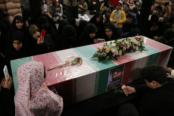 آخرین وداع فرزند با پدر