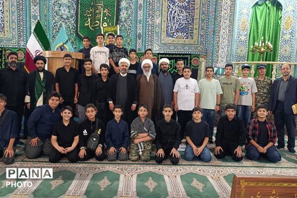 حضور دانش‌آموزان مدرسه صدرا و رئیس اداره ورزش و جوانان در نماز جمعه ورامین