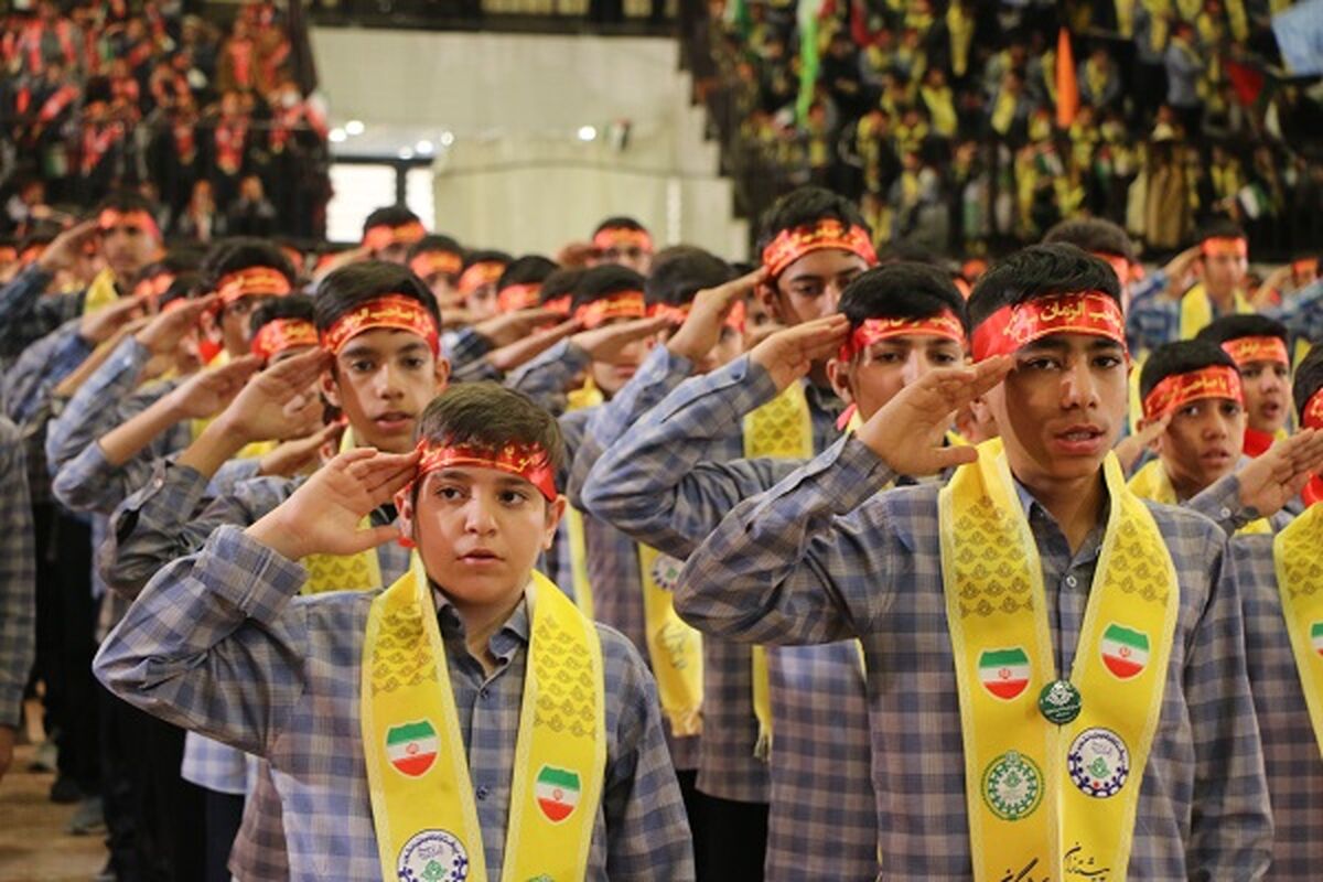 همایش «یاوران انقلاب، پیشتازان مقاومت» در قم برگزار شد