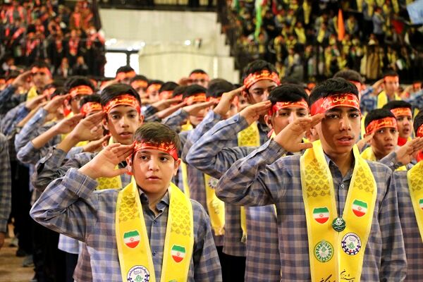 همایش «یاوران انقلاب، پیشتازان مقاومت» در قم برگزار شد