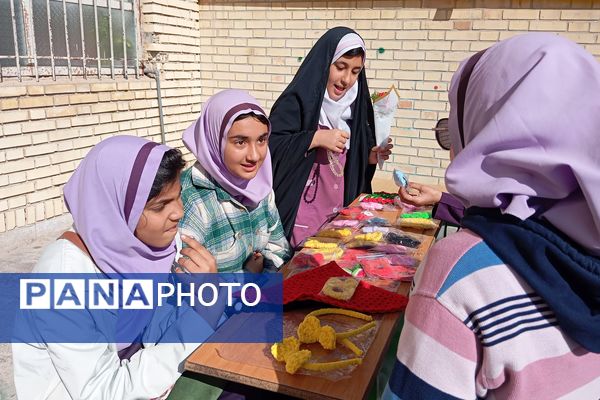 بازارچه دانش‌آموزی در دبستان شاهد شهید محمدرضا کشاورز 