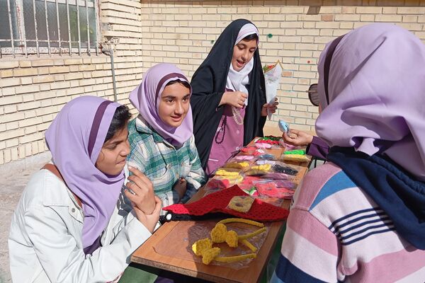 بازارچه دانش‌آموزی در دبستان شاهد شهید محمدرضا کشاورز 
