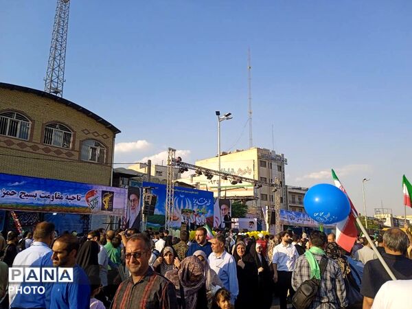  جشن بزرگ مردم در مهمانی ۱۰ کیلومتری