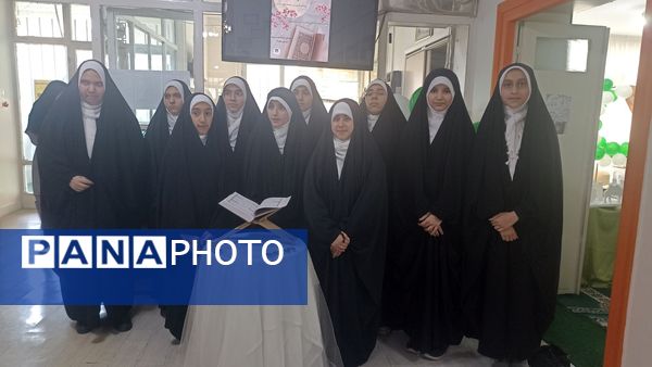 برگزاری نمایشگاه باقرآن تا آسمان در دبیرستان دخترانه امام حسین(ع)