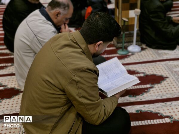 محفل انس با قرآن به یاد رهبر شهید در گلوگاه 