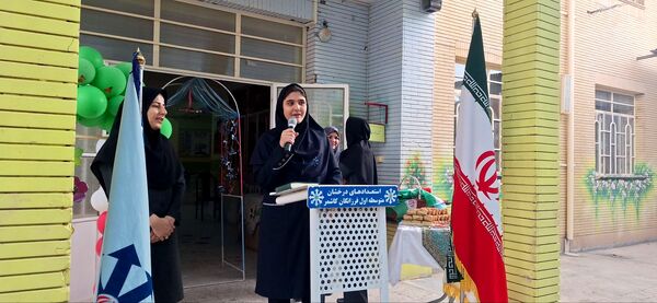 آیین بازگشایی مدارس و استقبال از دانش آموزان در دبیرستان فرزانگان دوره ی اول