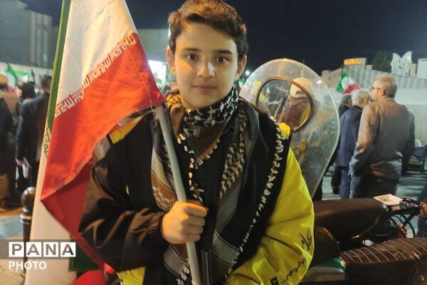 حضور دانش‌آموزان دبیرستان تیزهوشان شهید بهشتی شهرری در تجمع ضد صهیونیستی 