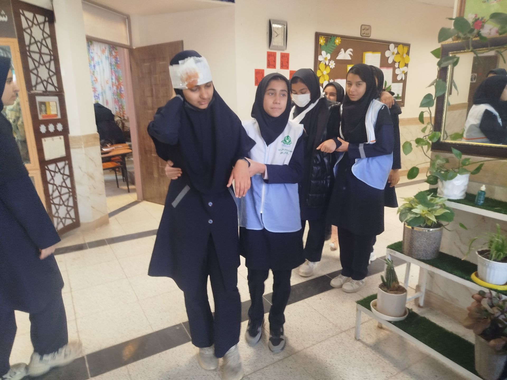 مانور زلزله در مدرسه شهید محمد آسوده روستای دهنو شهرستان خلیل آباد
