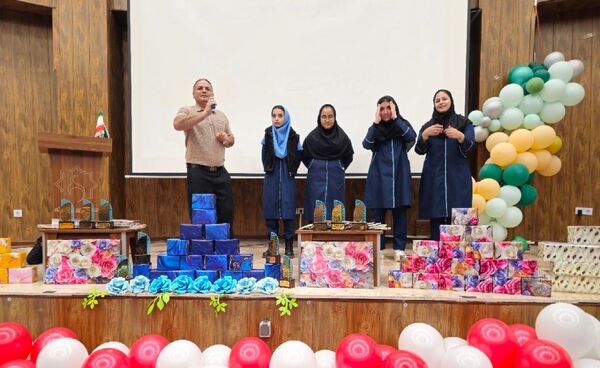 برگزاری مراسم تقدیر از دانش آموزان رتبه برتر آموزشگاه امیر کبیر ملارد