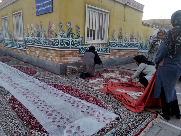 ضیافت افطاری در دبستان  حضرت معصومه (س) مصلی نژاد ناحیه پنج 