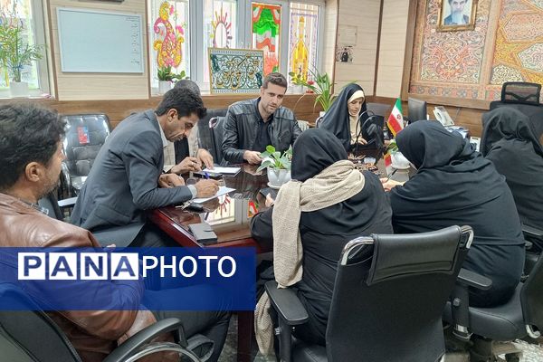 نشست تخصصی تفکر و سبک زندگی با تأکید بر ارتقای کیفیت آموزش در مدارس متوسطه اول شهریار