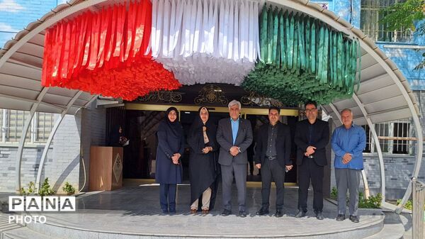  روز ملی نخبگان در دبیرستان دوره اول فرزانگان۲ ناحیه‌ ۶ مشهد 