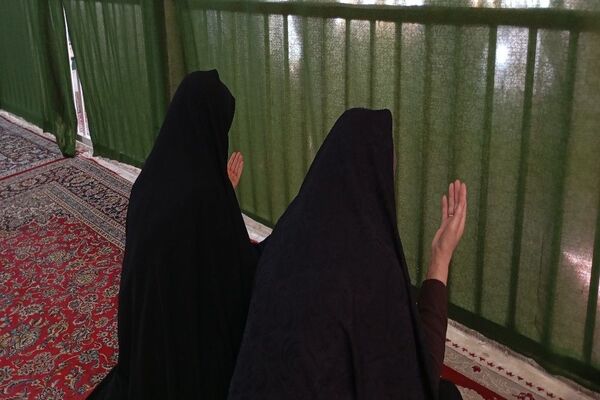 قرائت سوره فتح در مسجد جامع شهر بار