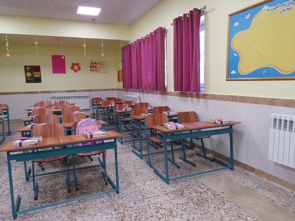 برگزاری جشن شکوفه‌های کلاس اولی‌ها در مدرسه دخترانه امام خمینی(ره) 