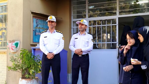 گرامیداشت هفته نیروی انتظامی در دبیرستان دخترانه پیرایش یک