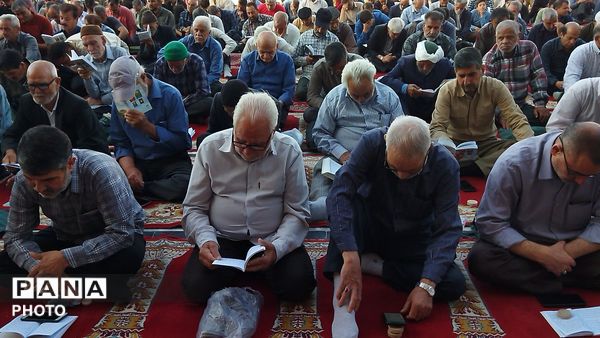 قرائت دعای عرفه در مسجد جامع  نیشابور-۱