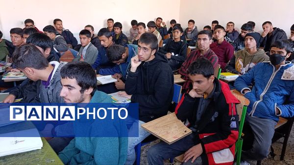 نشست جهاد تبیین به‌مناسبت گرامیداشت دهه‌مبارک فجر در مدرسه امام خمینی (ره) دیشموک