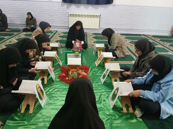 محفل انس با قرآن در دبیرستان دخترانه فاطمیه 