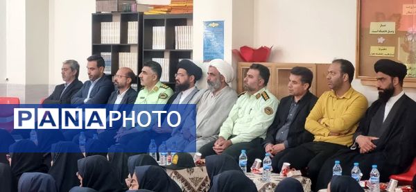 برگزاری جشن عاطفه‌ها در دبیرستان دخترانه لاجوردی کاشان 