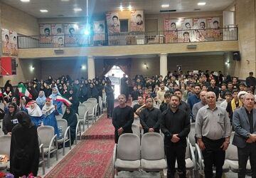 همایش دانش‌آموزی «باید برخاست» در آذرشهر