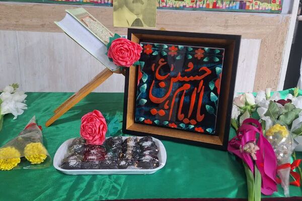 پرچم متبرک امام حسین(ع) میهمان دانش‌آموزان مدرسه زنده‌یاد قمصری