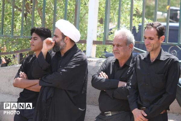 از کودکان تا بزرگسالان؛ زنجیر پیوند دل‌ها در روز عاشورا در روستای سرحوضک کاشمر