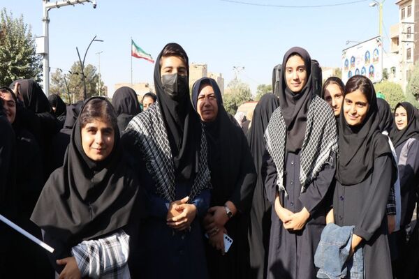 حضور پرشور دانش‌آموزان پاکدشتی در راهپیمایی روز ۱۳ آبان